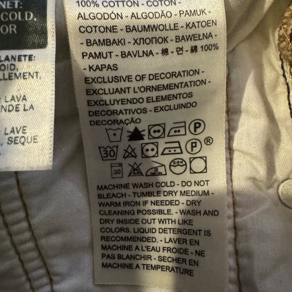 Levi’s Blue Denim Jean shorts distressed hem - Picture 8 of 8